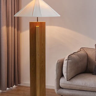 Nordic designer Japanese style log floor lamp quiet style living room bedroom B & B model room creative personalized lamps