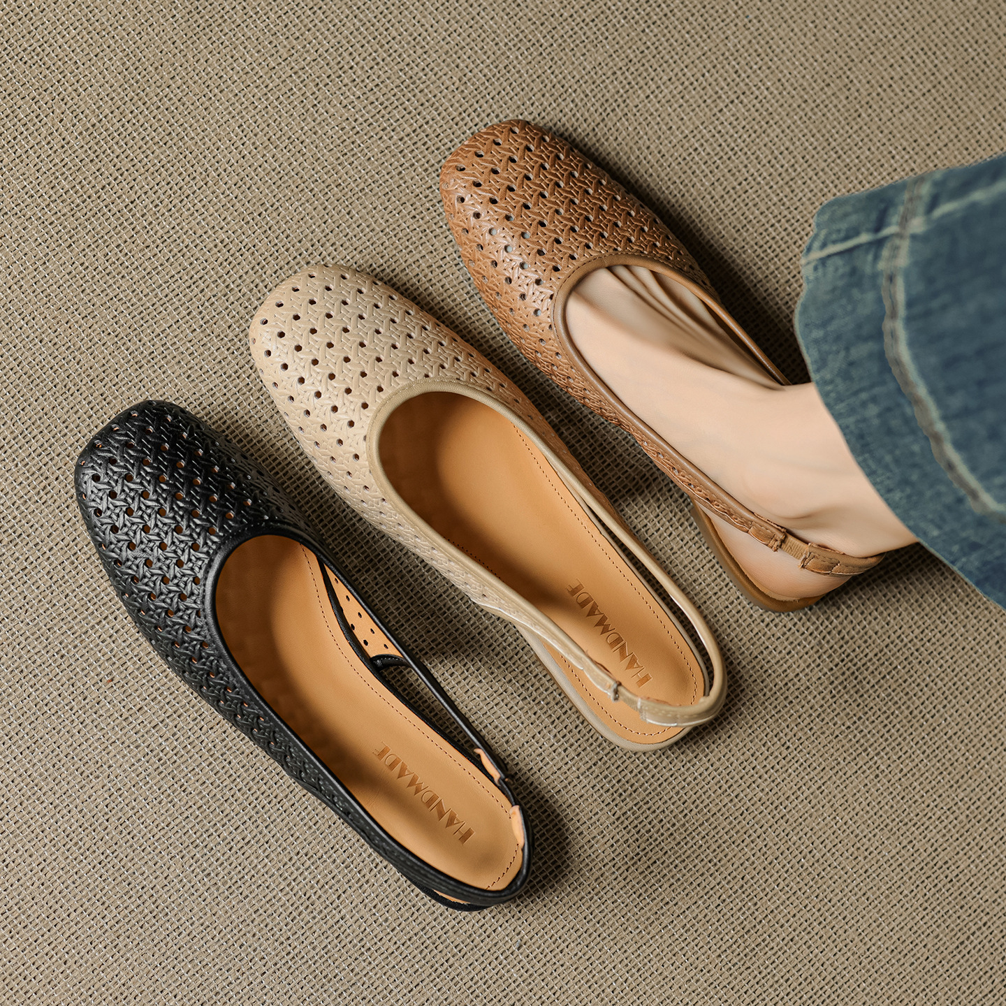 Sandal nữ đế bệt mũi bọc da bò, quai sau hở, phong cách vintage đan lỗ — đen