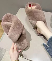 Zapatillas de felpa de invierno de las mujeres casa interior felpa piso plano zapatillas punta abierta Cruz flip flops Zapatillas de algodón caliente