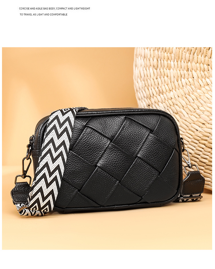 Women's Leather Crossbody Bag With Wide Strap And Diamond Pattern_voghion.com