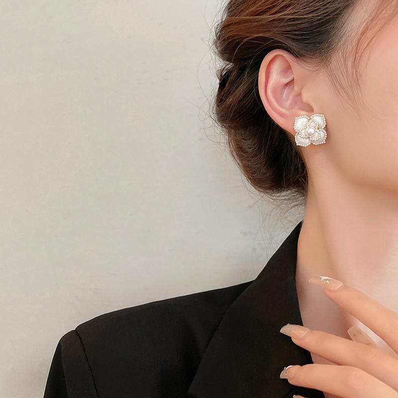 wholesale jewelry white pearl flower shape stud earrings nihaojewelry