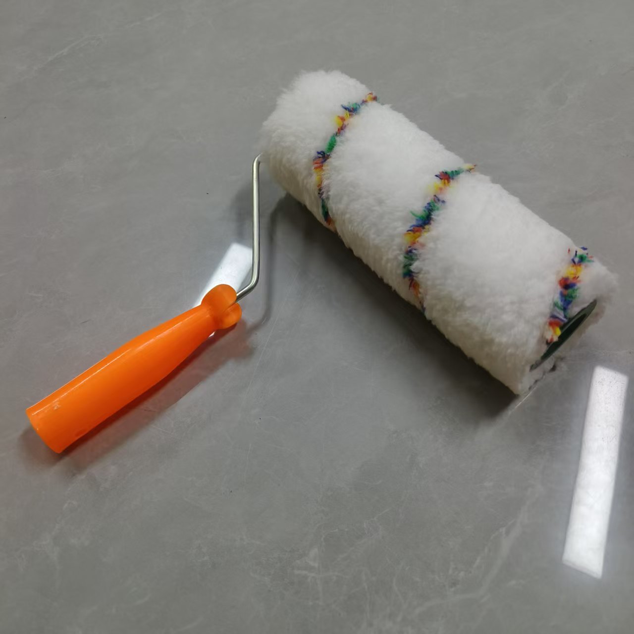 Ayudando a la belleza 4 cepillo de rodillo de esquina pequeña de cuatro pulgadas, cepillo de pintura, sin ángulo muerto, producción de cabezal de pulgar pequeño, núcleo de rodillo de rodillo pequeño