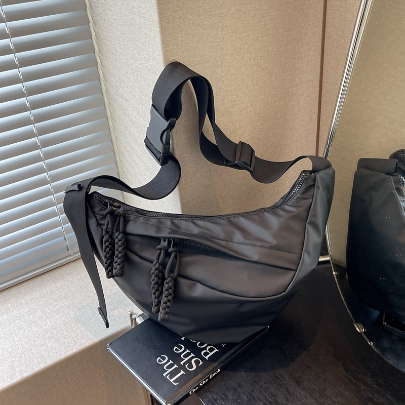 Borsa a tracolla donna modello dumpling elegante versatile_voghion.com
