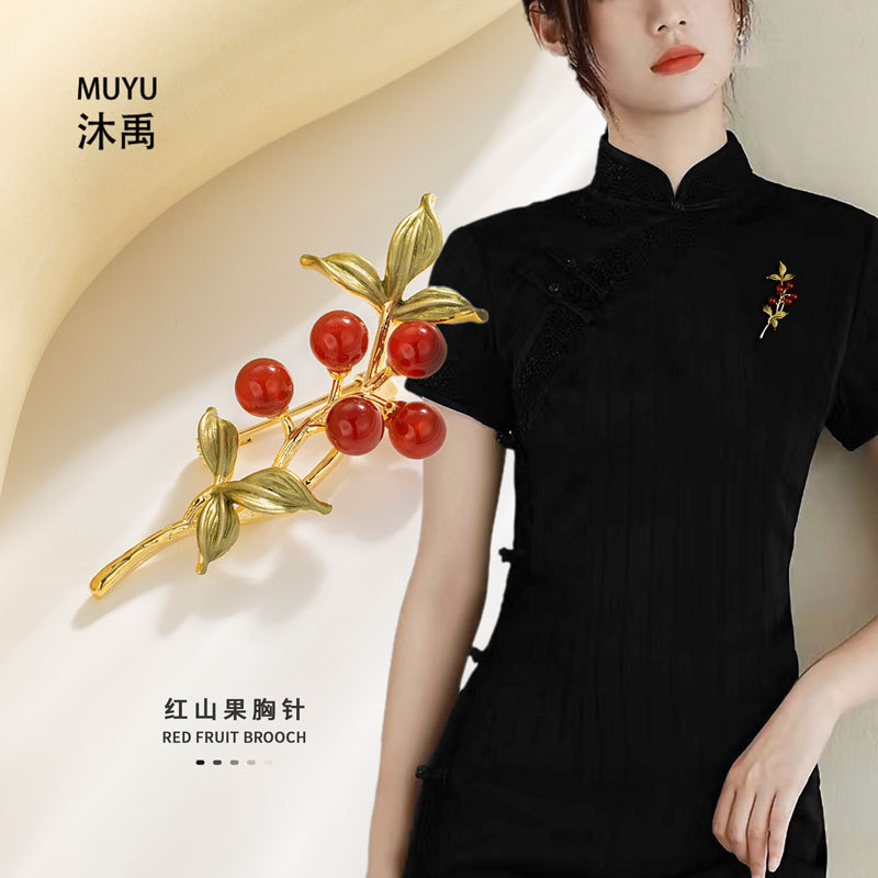 National style new Chinese style Red Mountain fruit brooch fashion high-end sense rich son red agate corsage niche new pin