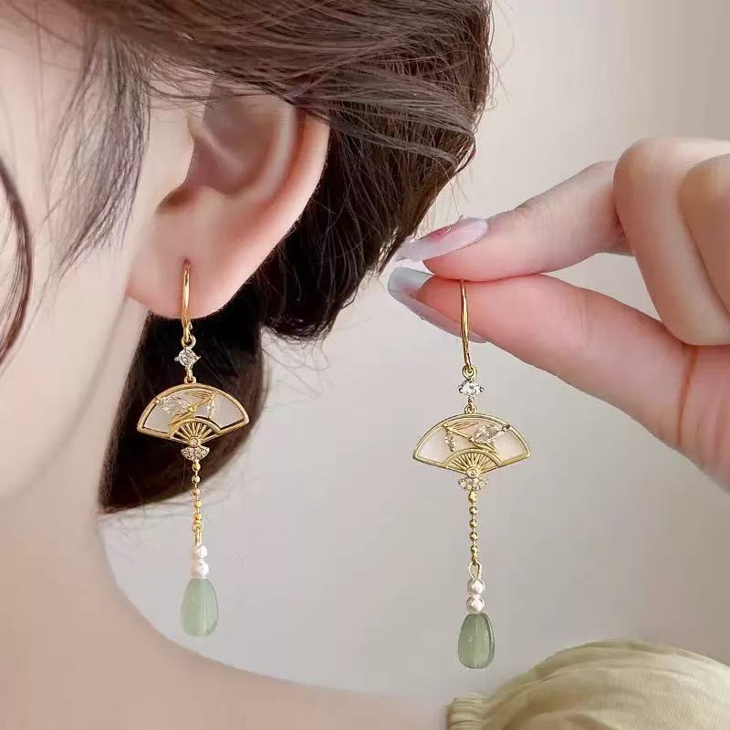 Oferta especial: Pendientes largos con borlas en forma de abanico, estilo chino, con pedrería, diseño exclusivo, accesorios de lujo ligero para las orejas, novedad de verano.