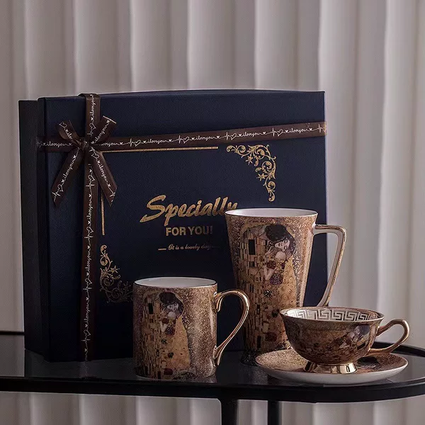 Couple's Coffee Cup and Saucer Set English Afternoon Tea Set Bone China Flower Tea Cup Wedding Gift for Moving to New Residence