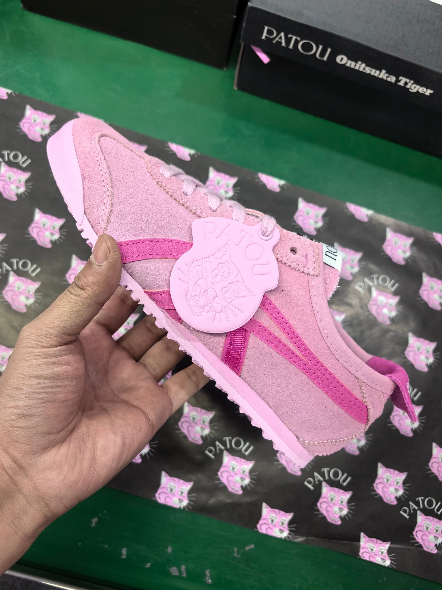 고스트 풀 핑크 스웨이드