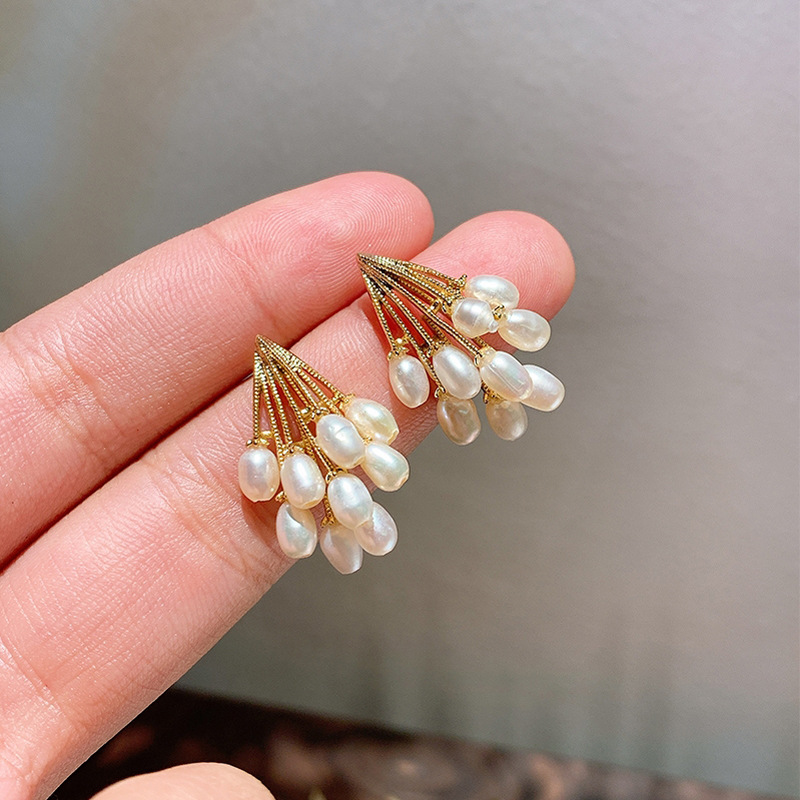Korean fashion simple pearl grape earringspicture3