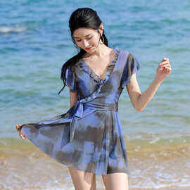 2025新款泳衣女连体裙式保守遮肚显瘦性感韩国ins风泡温泉游泳装