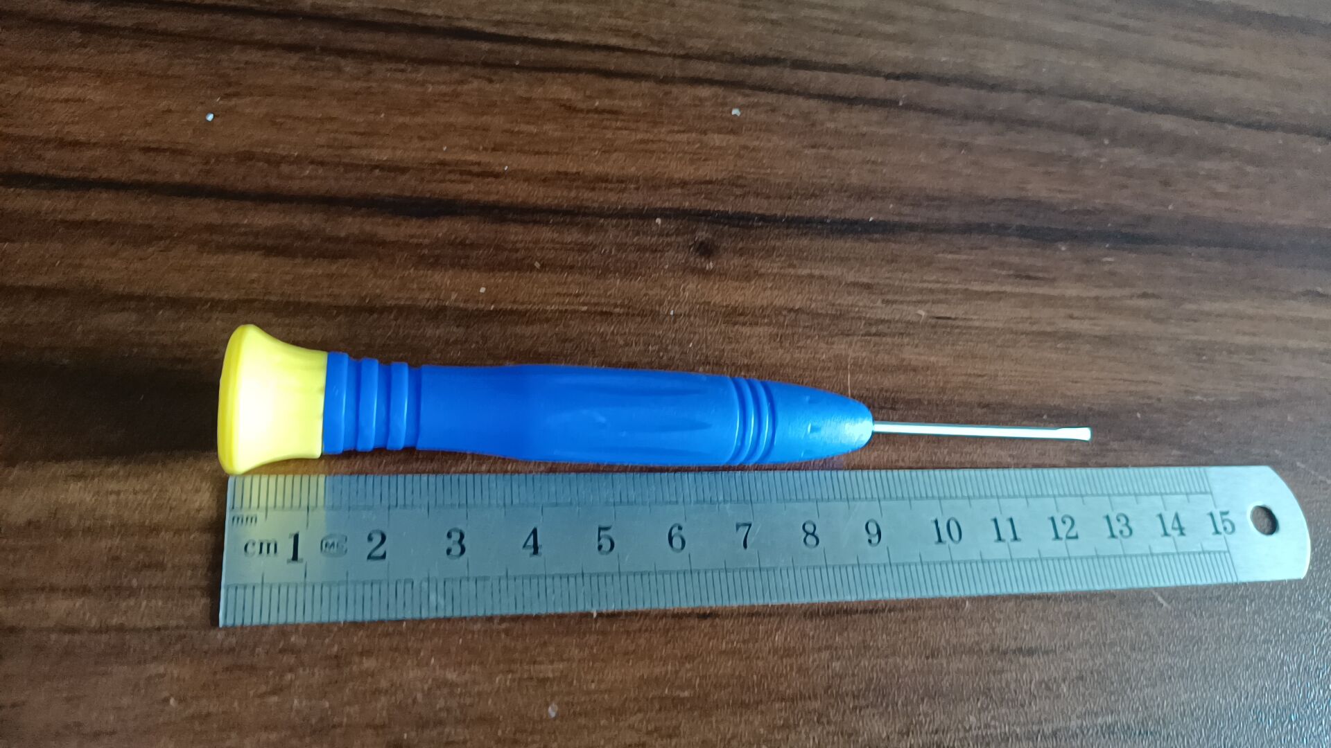 Pequeño destornillador cruzada en forma de ciruela pequeña combinación de conjunto de mantenimiento para teléfono móvil, reloj y portátil pequeño destornillador especial