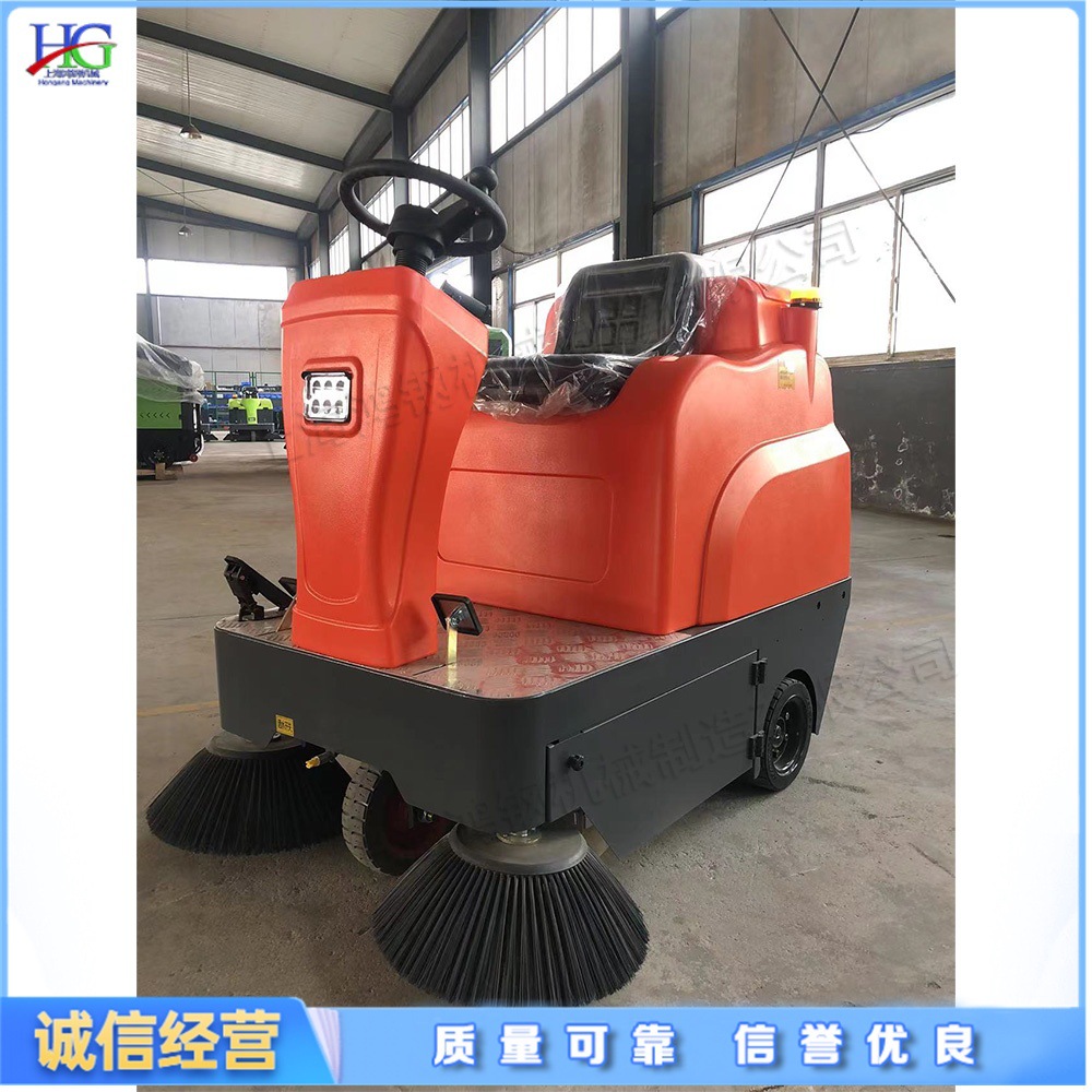 座驾式厂区落叶清扫机 校园商场垃圾回收车 电动环卫毛刷扫地机