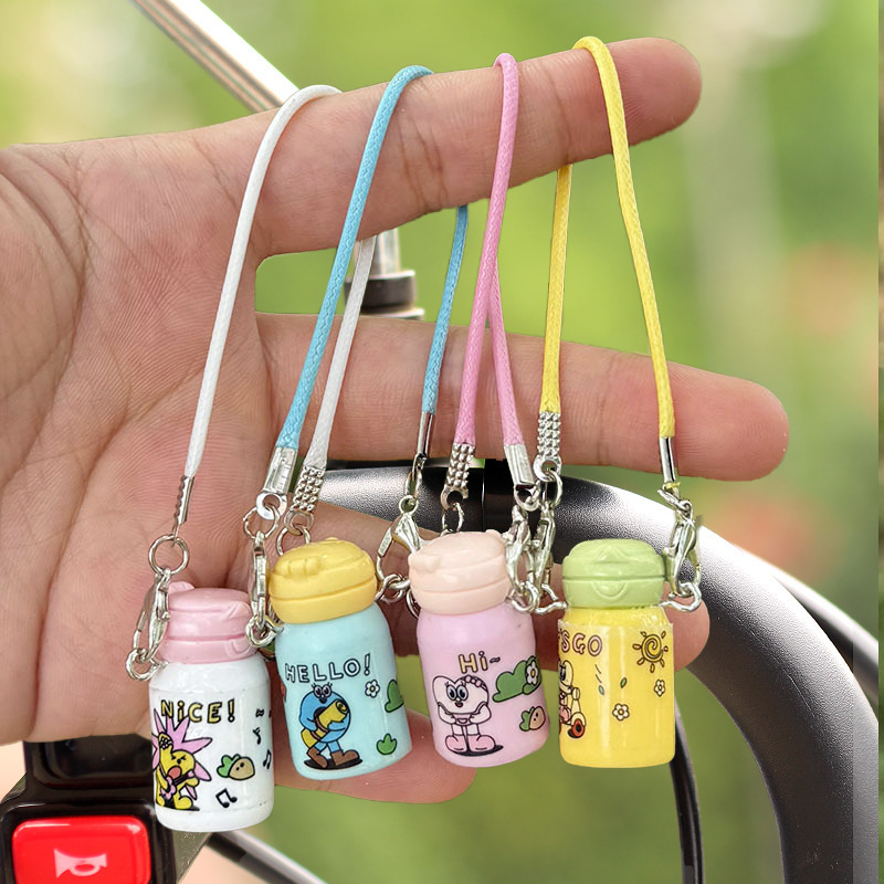 Mini botella de agua termo colgante lindo pequeño biberón accesorios de muñeca diy accesorios de taza de agua al por mayor dibujos animados