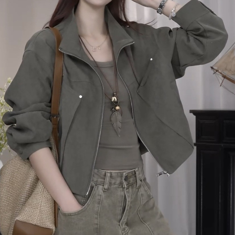 European-style high-end short jacket for petite women, 2026 autumn new collection, stylish biker-style stand-up collar, slimming top European-style high-end short jacket for petite women, 2026 autumn new collection, stylish biker-style stand-up collar, slimming top
