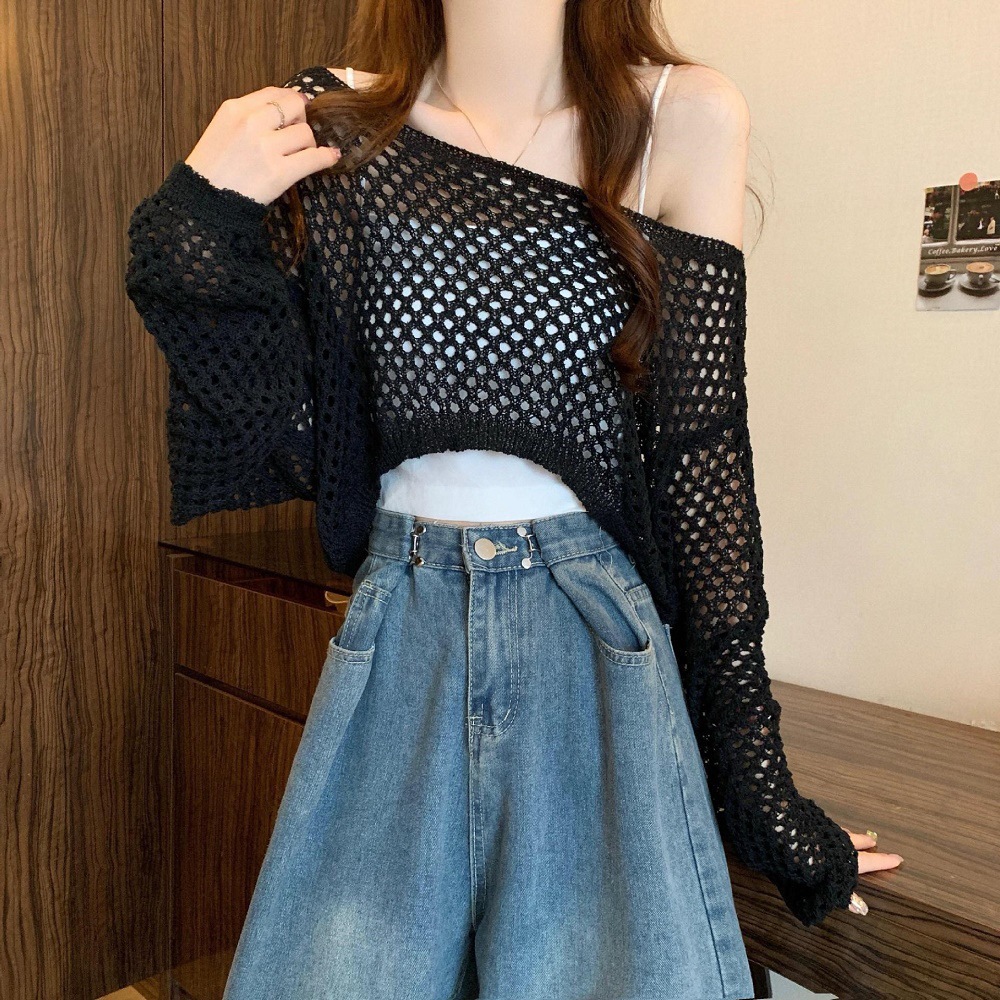 summer knitted short solid sweater with a round collar
