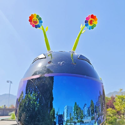 Tiktok Glass Radish, Motosiklet dəbilqələri - helmet-suction-cup-swinging-sunflower-two