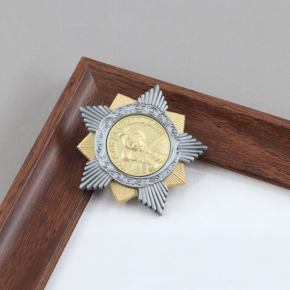Historical Replica of the Former Soviet Union's Bogdan Hmerilinitski Medal, Alloy Enamel Collectible Badge