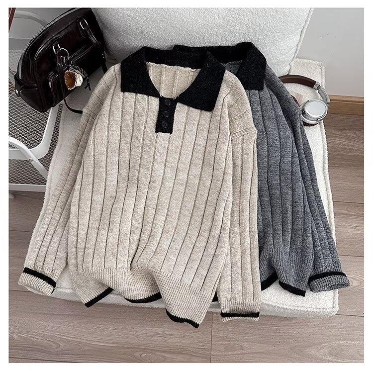 Vintage-style, color-blocked, ribbed polo-neck sweater for men, casual and relaxed fit, loose knit sweater for autumn and winter