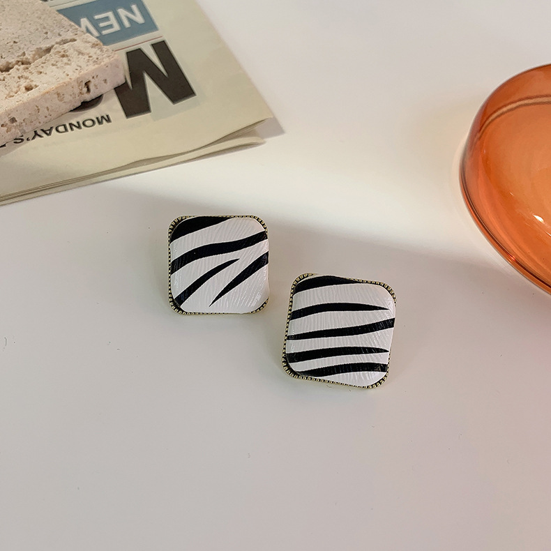 Black White Zebra Pattern Round Square Stud Earrings Wholesale Nihaojewelry display picture 9