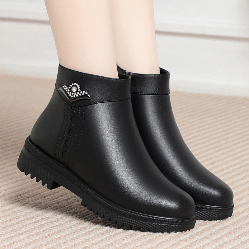 冬季真皮短靴平底软底中老年奶奶妈妈鞋加绒加厚羊毛东北大棉鞋女