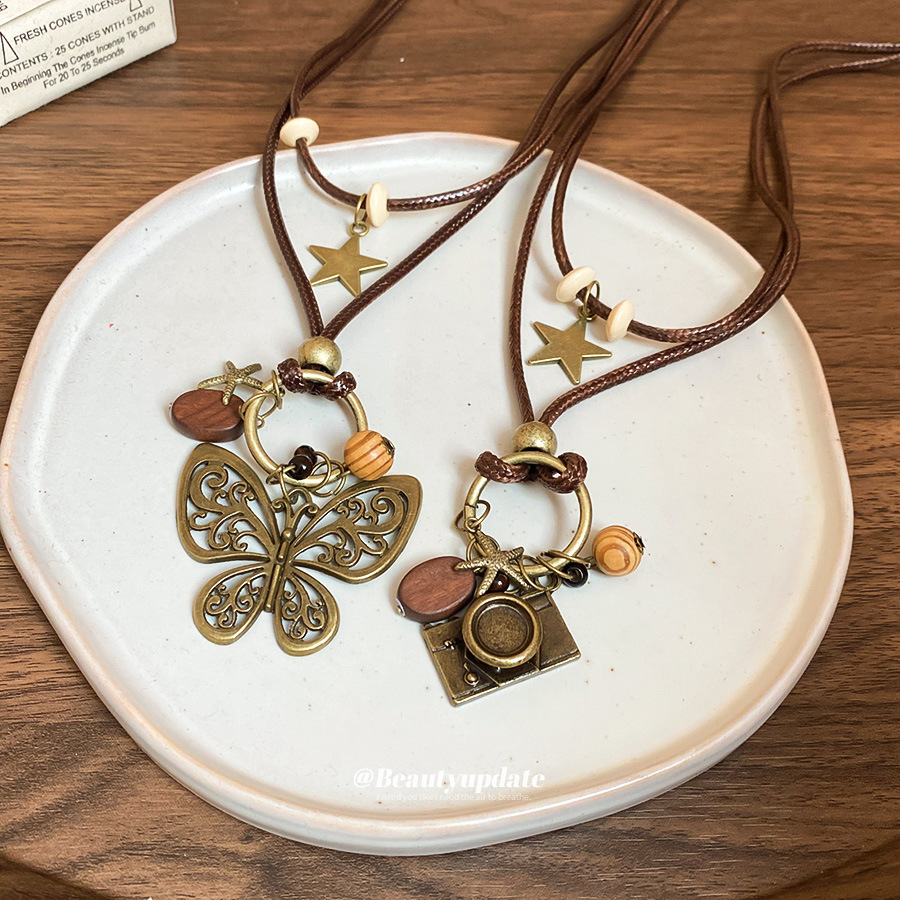 Cuerda de cera, cuentas de madera, colgante de mariposa con cuentas, nuevo estilo chino, temperamento retro, cadena de clavícula, lujo ligero, decoración de estilo de alta gama, mujer