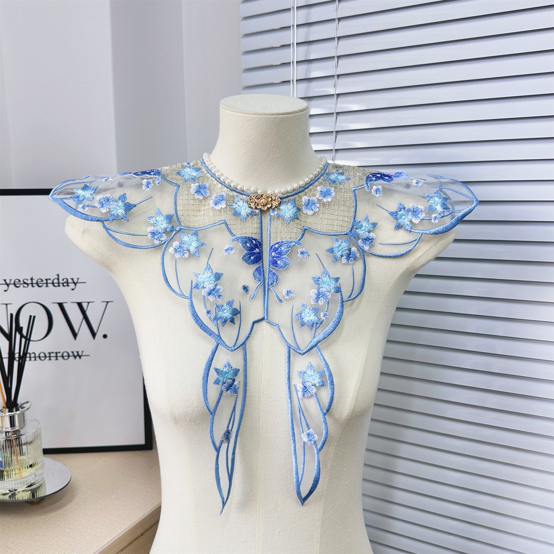 Cuello bordado hueco de estilo antiguo con diseño floral, cuello falso infantil de encaje de malla azul, cuello de chal con cinta para ropa tradicional china.