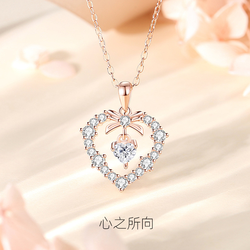 Luz de lujo estilo plata esterlina 925 encantador ZIRCON Collar para mujeres ins moda temperamento en forma de corazón alto sentido 2024 nuevo collar