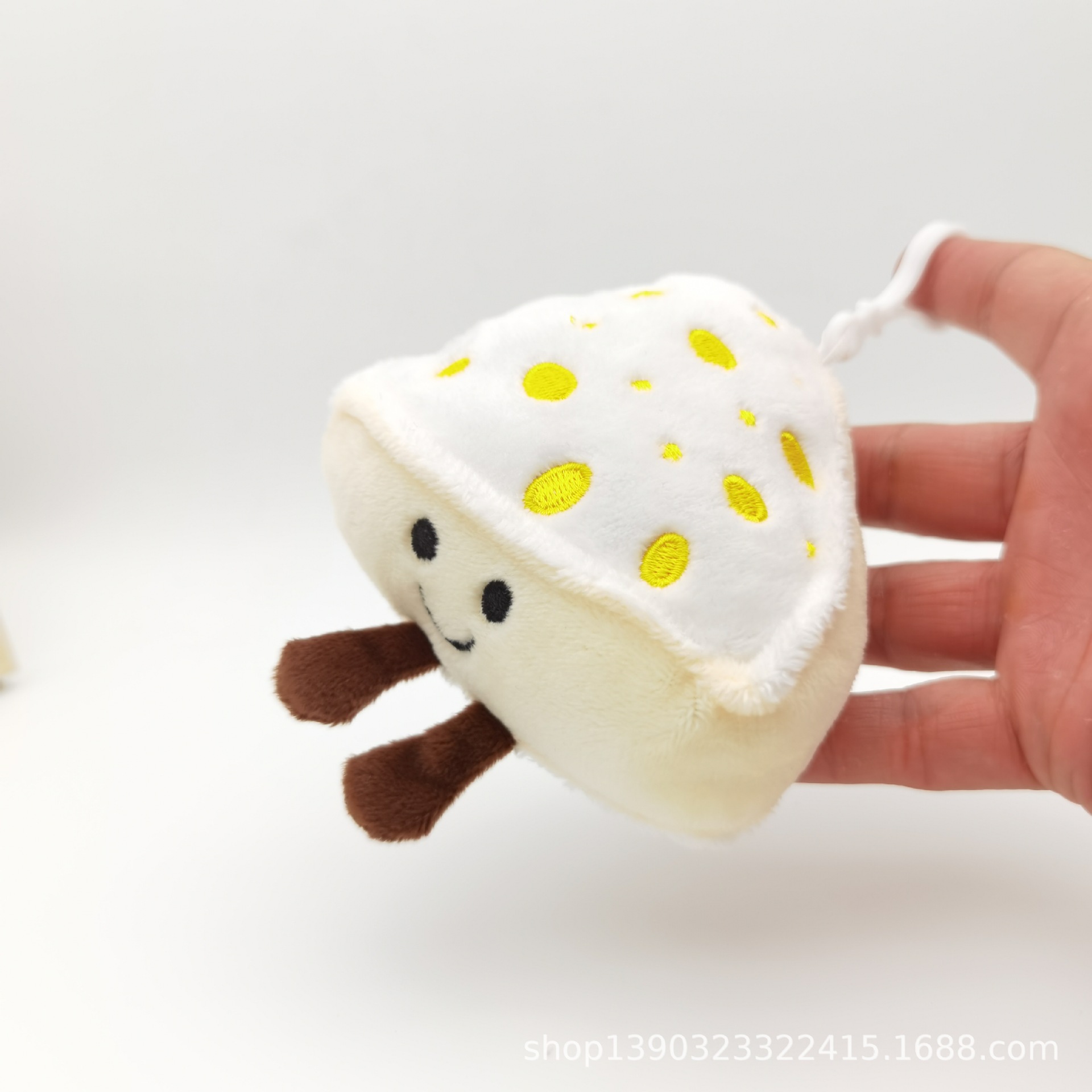 Queso de dibujos animados colgante de peluche ins crema queso muñeca colgante llavero mochila colgante pequeña muñeca regalo