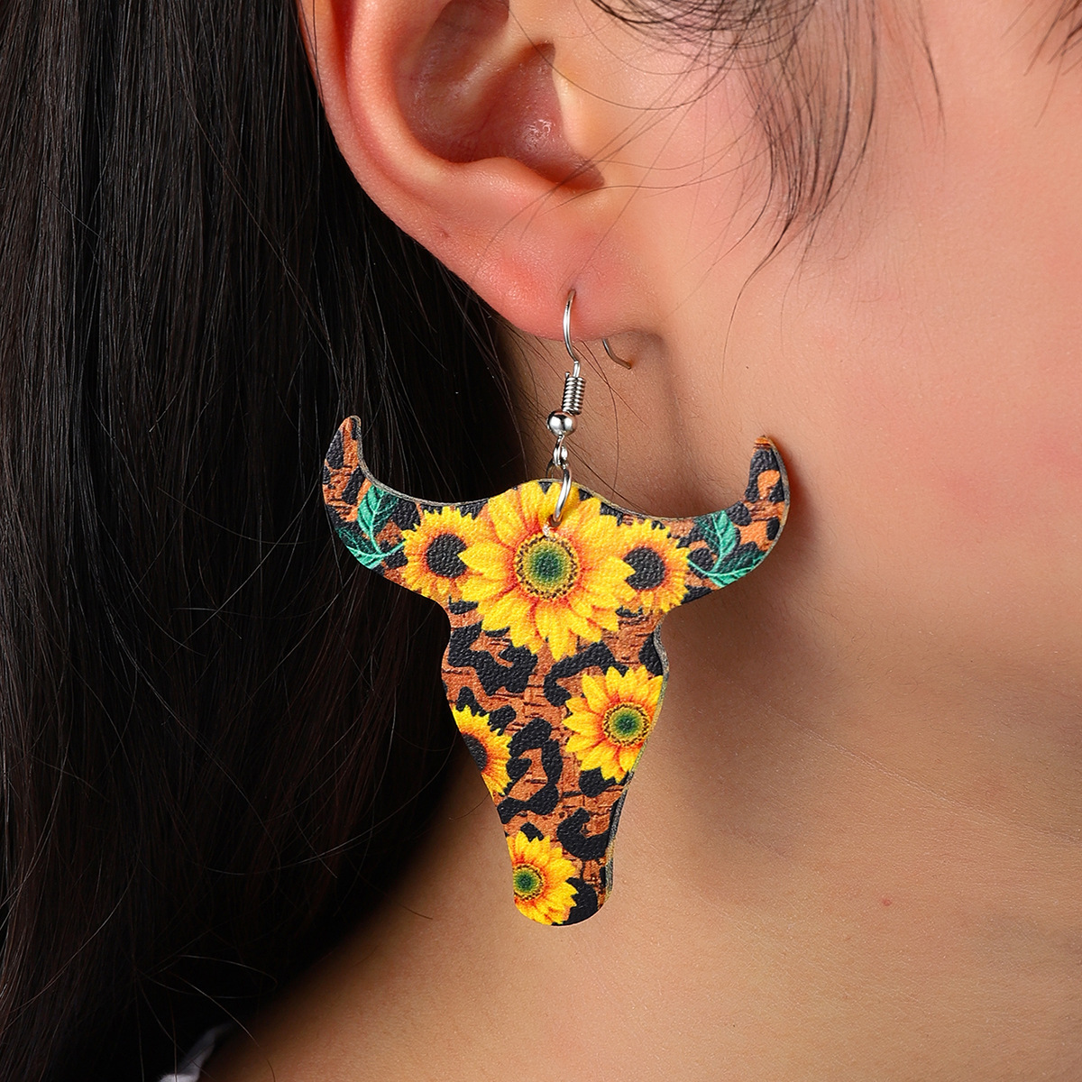 Wholesale Retro Bull Head Sunflower Leather Earrings Nihaojewelry display picture 1