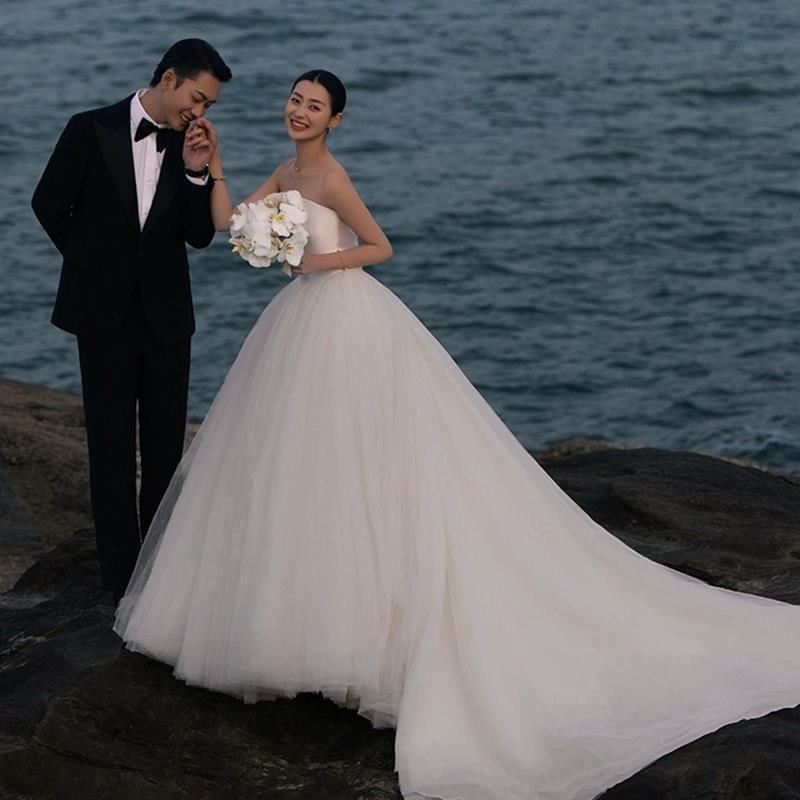 Nuevo estudio fotografía tema ropa vestido de novia pareja Seaside tube Top extremadamente simple gran arrastre hilo blanco image 7