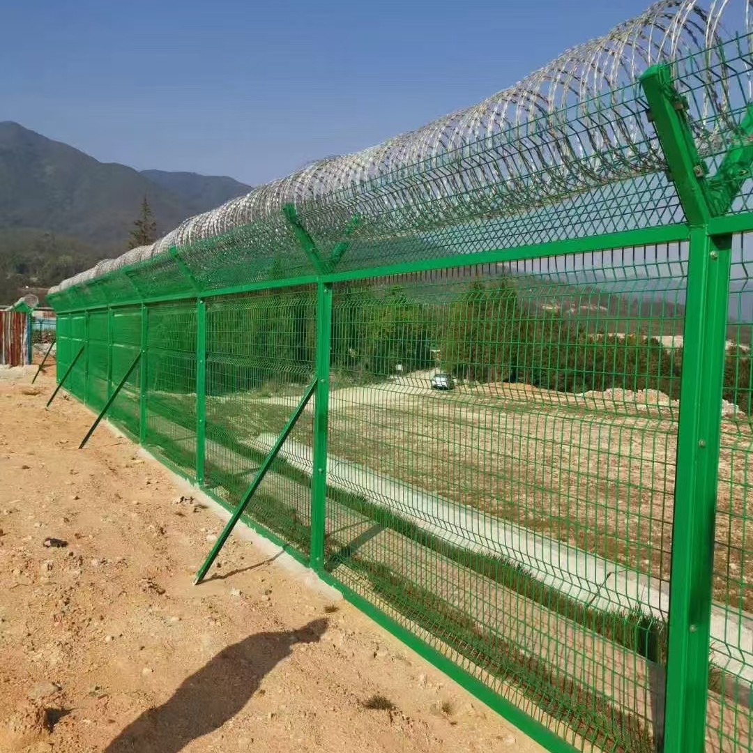 重庆筛网桃型柱护栏网三折网护栏网隔离栅重庆护栏网看守所围栏网