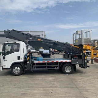【程力集团】出口 东风 28米 户外云梯车 高空作业车 国五路灯维