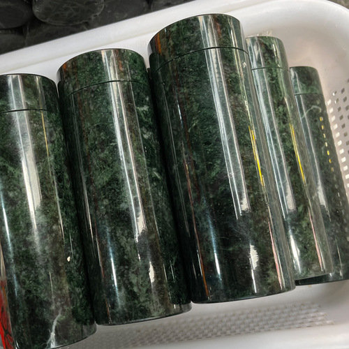 Manufacturer wholesale Tibetan jade medicine king stone water cup deep green magnetic snake skin stone insulation cup jade tea cup live supply
