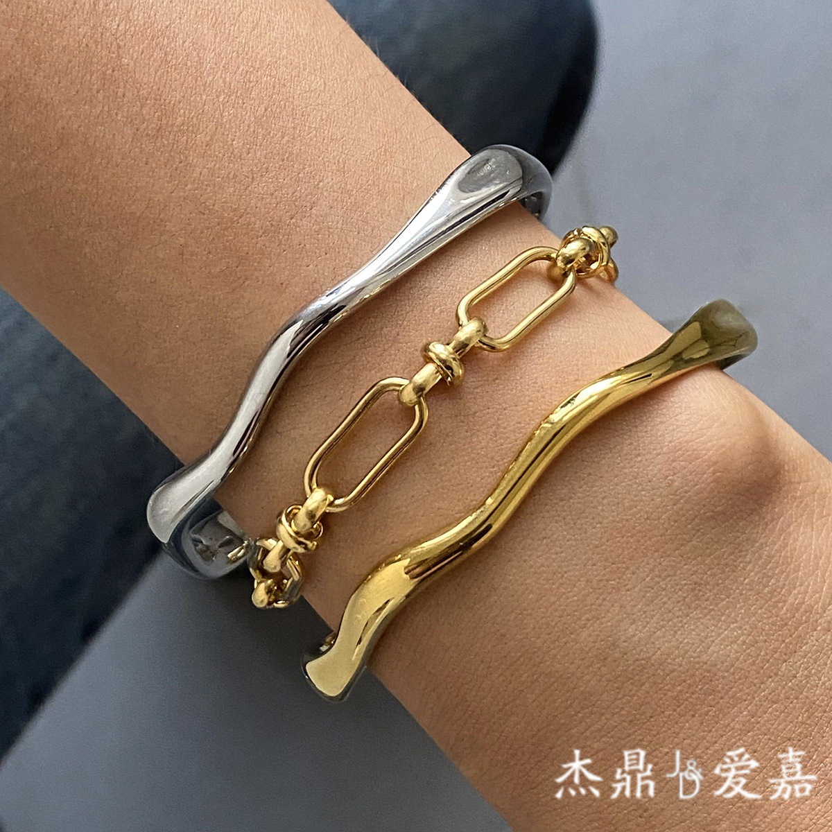 Jieding Pulsera de anillo de acero inoxidable europeo y americano Pulsera clásica de sentido avanzado Pulsera abierta de acero de titanio Joyas de mano de 18k transfronterizas