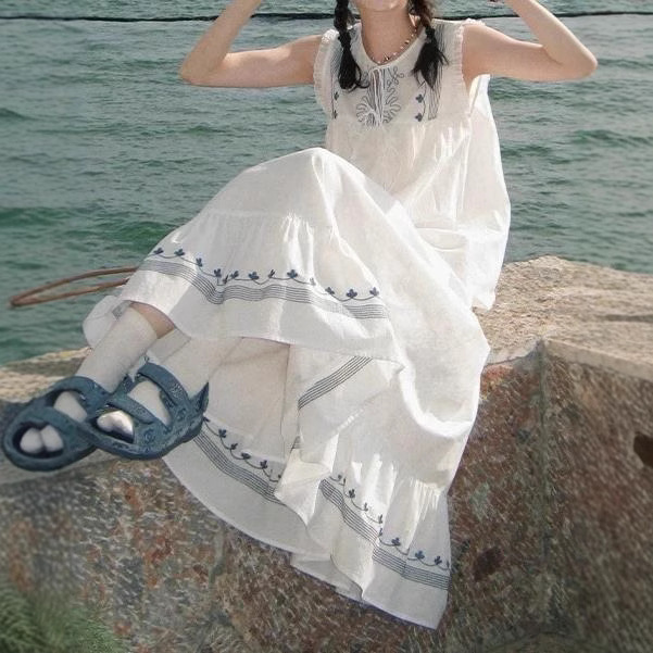 Matisse's Coast" Women's Summer French Retro Nautical Style Heavy Industry Flower White Embroidery Suit Skirt