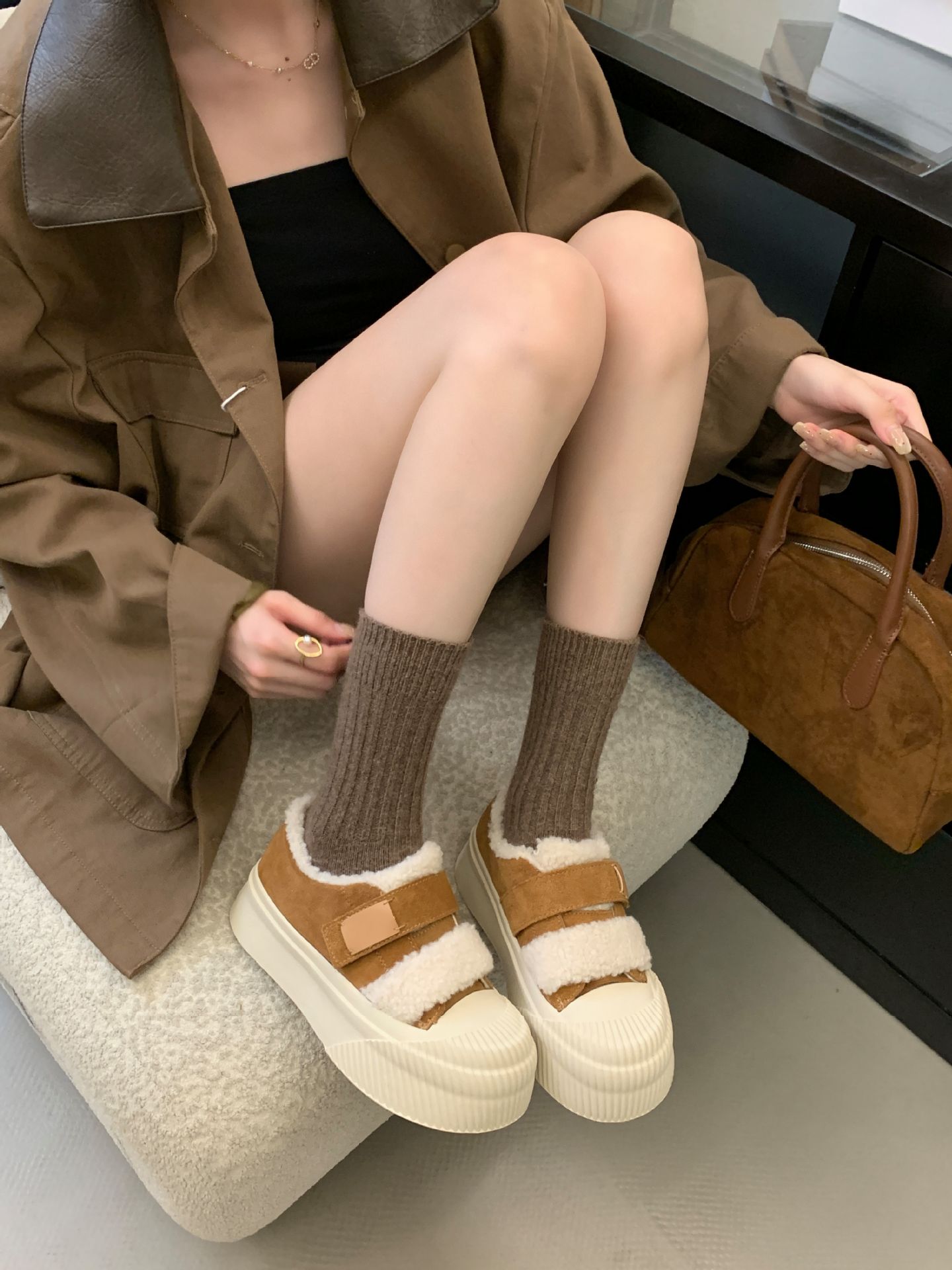 Chaussures ShoeGlobe Grape Mom Automne Hiver Nouvelles Chaussures en cuir véritable à semelle épaisse et doublure en velours épais, chaudes et décontractées, couleur blanc biscuit, pour femmes_voghion.com