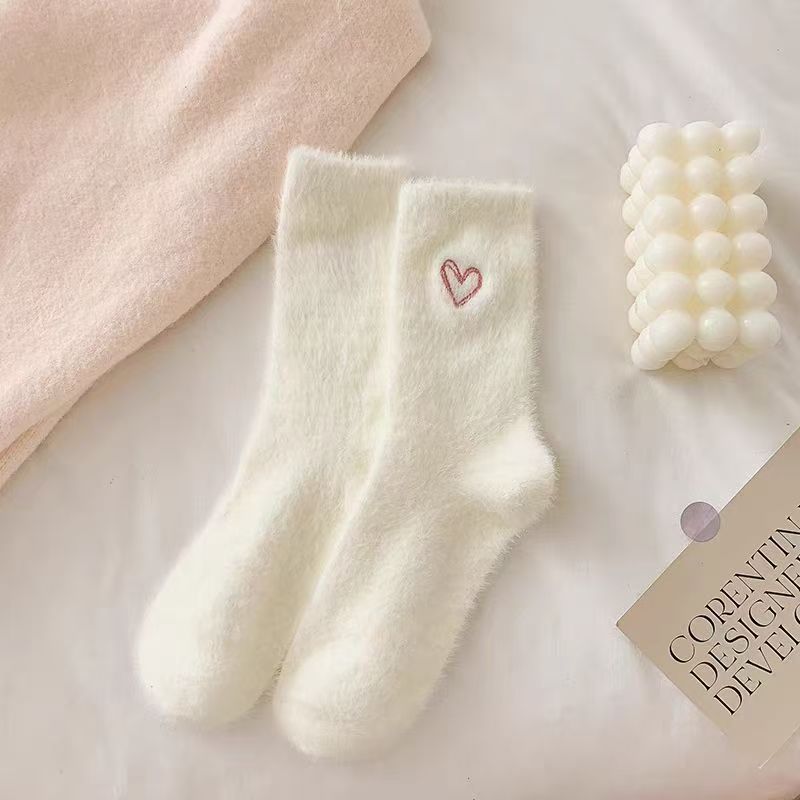 袜子女中筒袜秋冬季加厚水貂绒刺绣爱心睡眠地板袜冬天保暖女袜|undefined