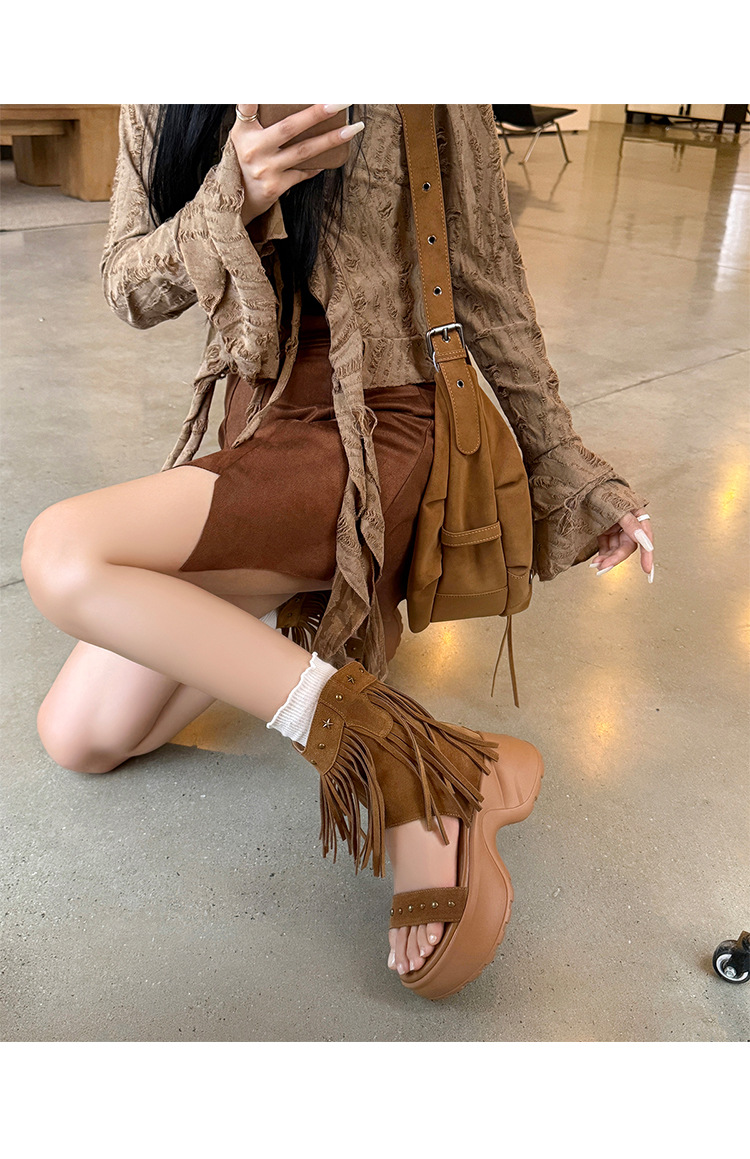 Boot nữ cổ thấp đế xuồng cao gót 9 cm, mũi hở phong cách phương Tây, tua rua đinh tán — Màu caramel, màu mơ chi tiết 11