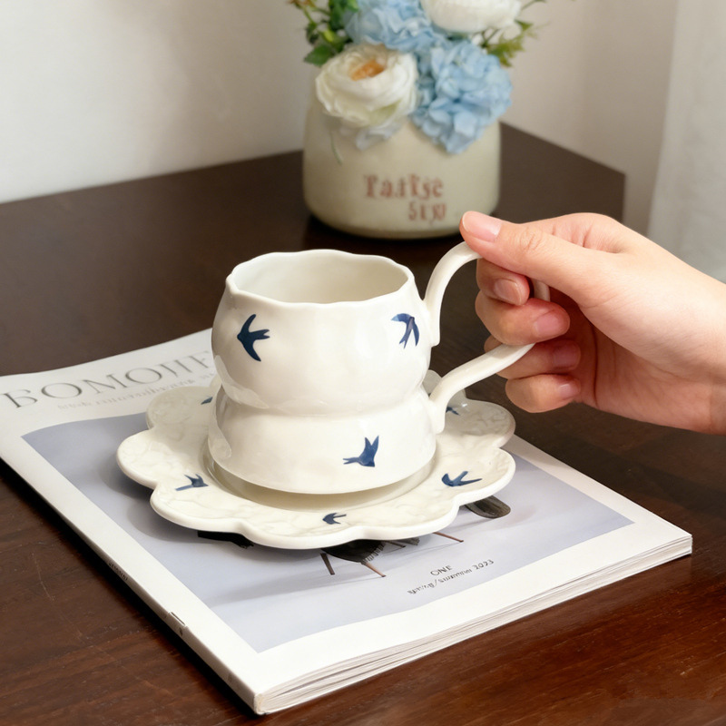 Transfronterizos mano mano pintada golondrina taza de cerámica retró nicho taza de café de desayuno conjunto de plato de taza de té