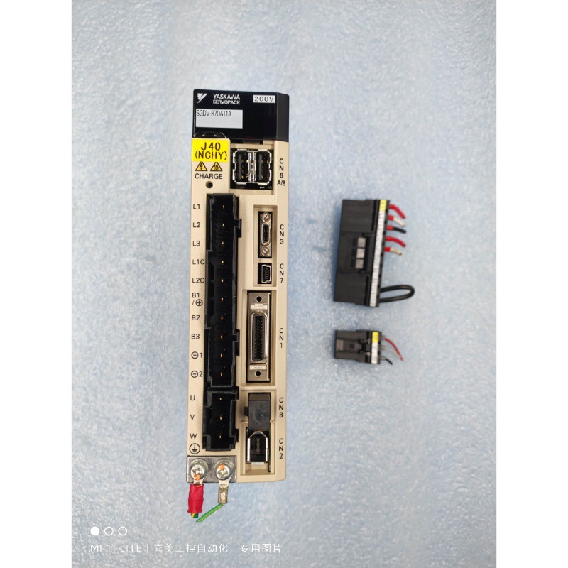 A065*日本YASKAWA/安川 SGDV-R70A11A 伺服驱动器 9新包好二手拆