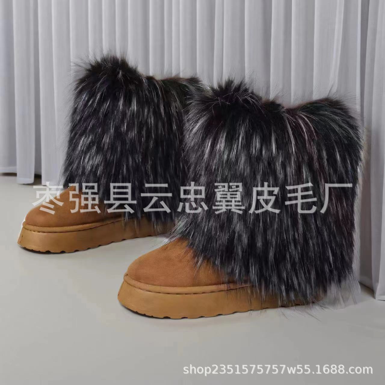 검정색 배경과 흰색 팁