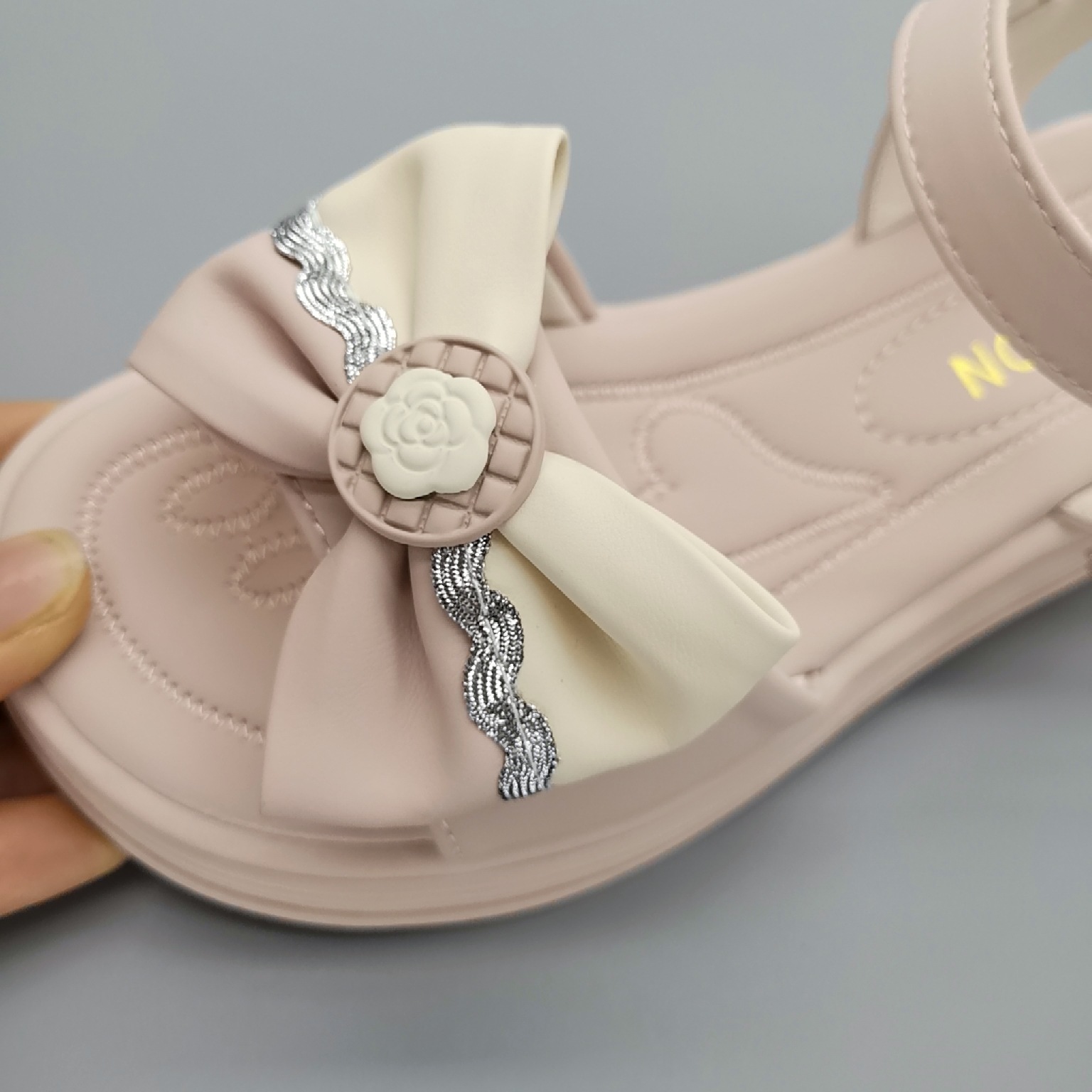 Princesa Ye Lin Xia Explosion 2025 Retro Mujer Tesoro 1-3-5 años Zapatos casuales a través de la red Zapatos de princesa de tendón de res antideslizante