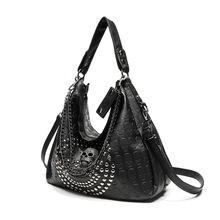 跨境女包新款朋克大包包铆钉骷髅头单肩斜跨手提托特包