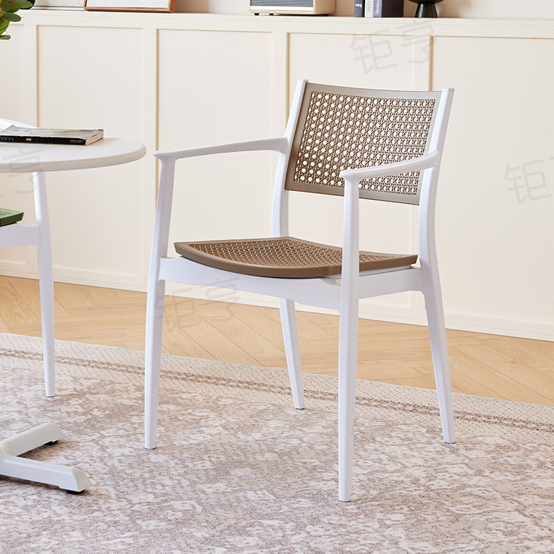 PP silla de plástico al aire libre silla de respaldo especial zona de ocio interior silla de vinos moderna simple silla apilada en stock