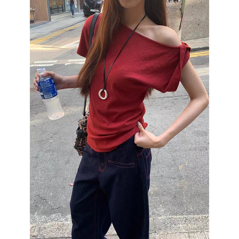 気質半袖 Tシャツ女性のための 2025 新しい夏のデザインアメリカンレトロホットガールレッドオフショルダーシングルショルダートップ|undefined