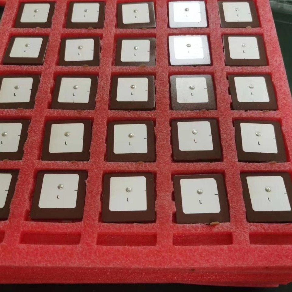 大尺寸陶瓷天线，可以按客户要求来调试