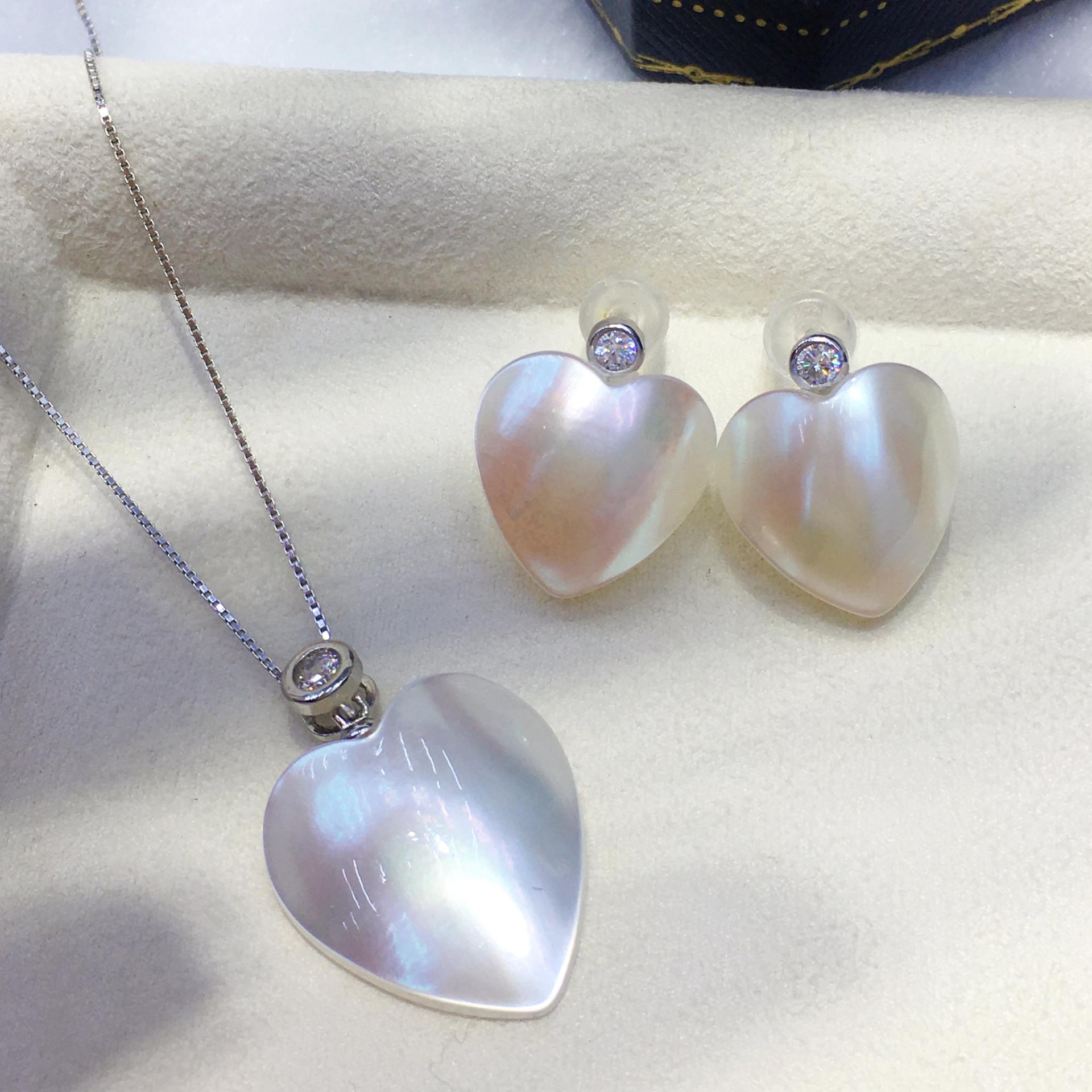 ����С�����������ư��ĺ�ˮ�������鴿�������������׹��װ