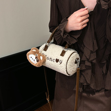 �羳�ɐ�KT���ë�q�μ�б����r��ͨ�ں��s������q���¿��όW��