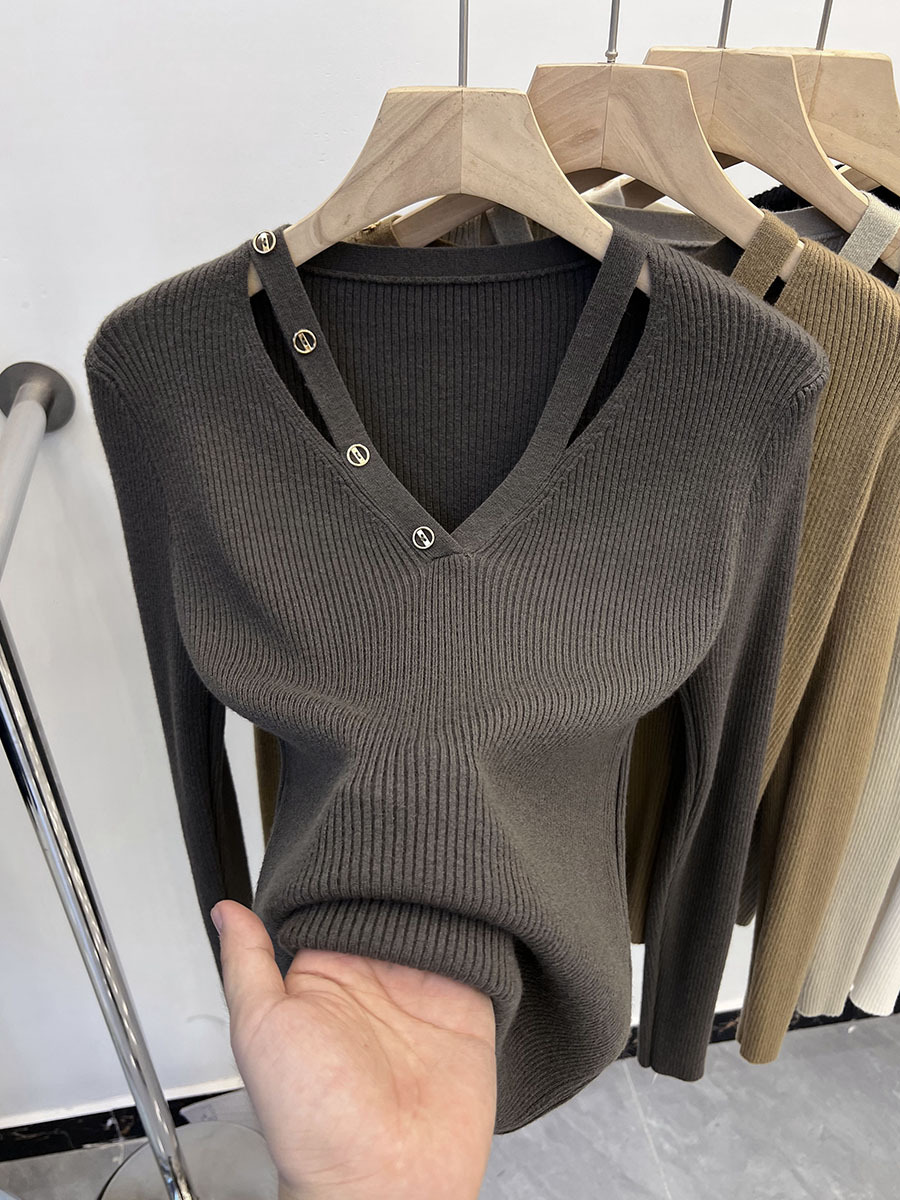 商品详情图_2024秋冬V领镂空设计感长袖针织衫女宽松打底毛