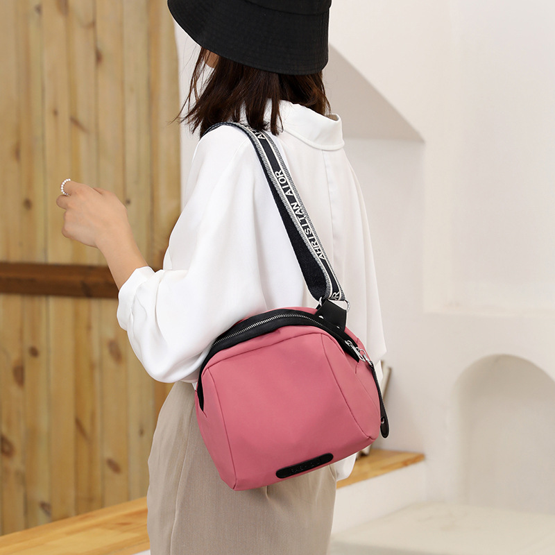 All-match women's bag wholesale shoulder bag women's fashion messenger bag large capacity commuter bag niche design high-end sense