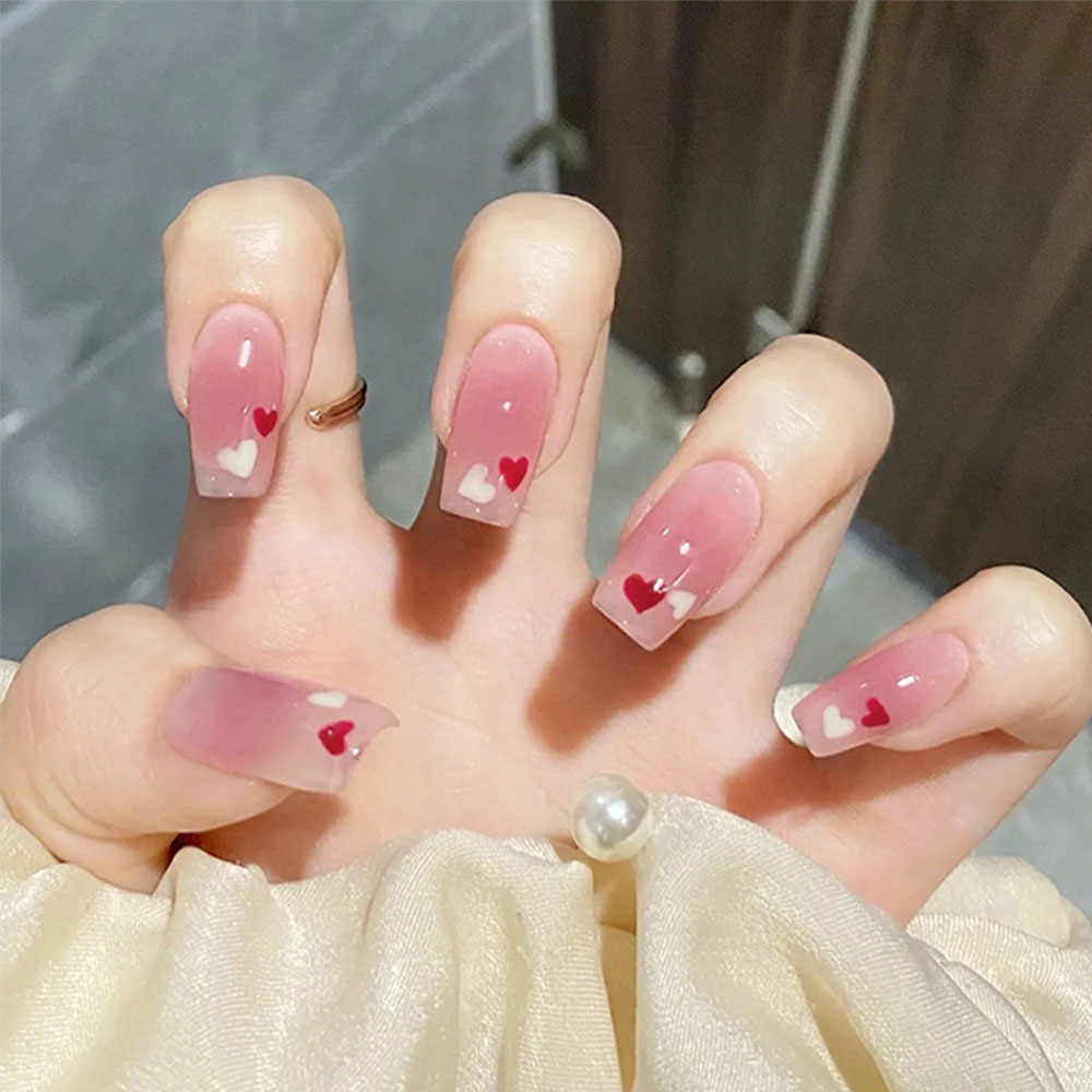 Rojo y blanco amor gradiente uñas uñas dulces y hermosas uñas blancas parche de uñas de alta calidad pequeño libro rojo uñas de vestir calientes
